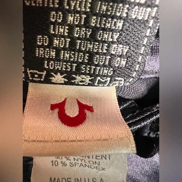 True Religion Vintage satin shiny Capris. Size 32 - Picture 8 of 13